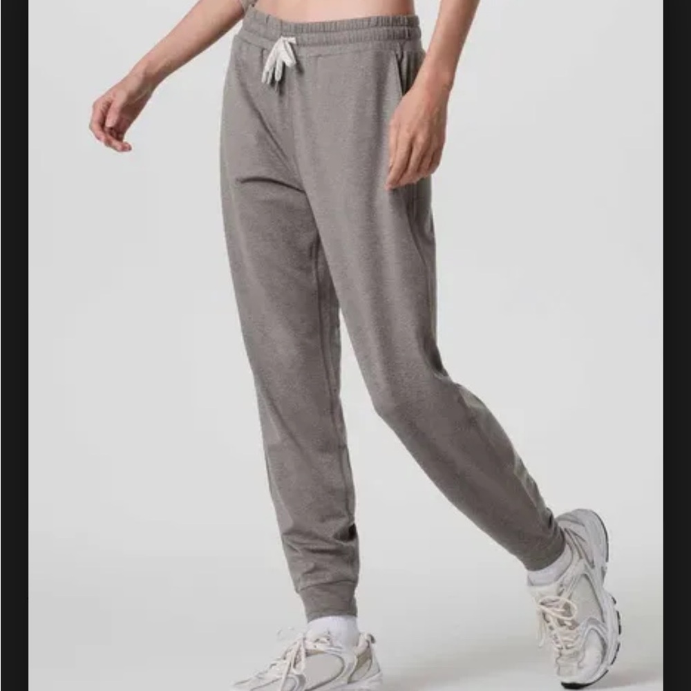 Vuori Performance Joggers BNWT